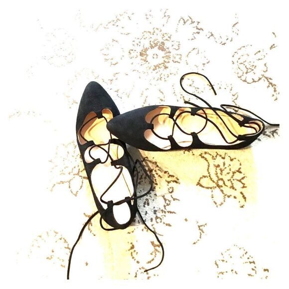 Suede shoes. - Picture 1 of 4